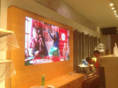 沈阳中兴大厦UA运动品牌·P3室内全彩LED显示屏